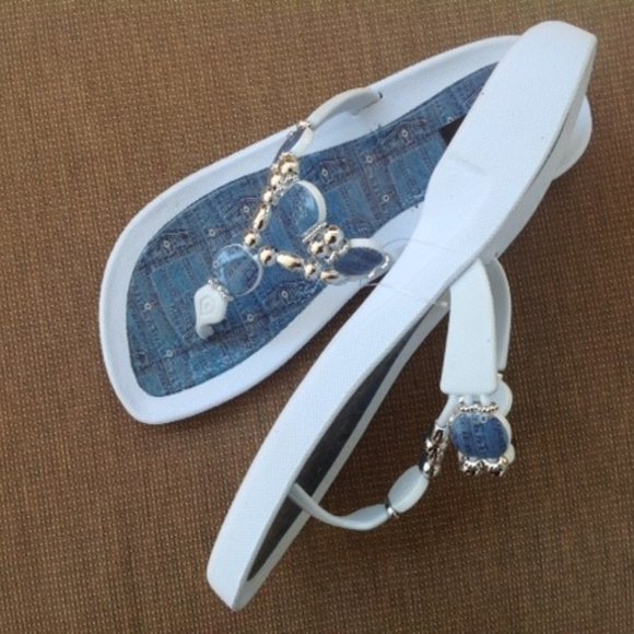 CLOSEOUT WHITE & BLUE DENIM BEADED SANDALS Grandco - Picture 2 of 4